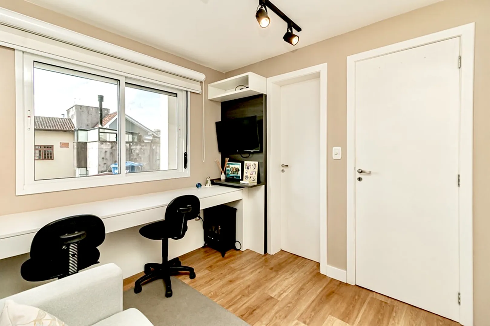 R$ 712.000 - EXCELENTE APARTAMENTO - 89M2 - 2 DORM - 2 SU&Iacute;TES - 2 VAGAS  Porto Alegre - 