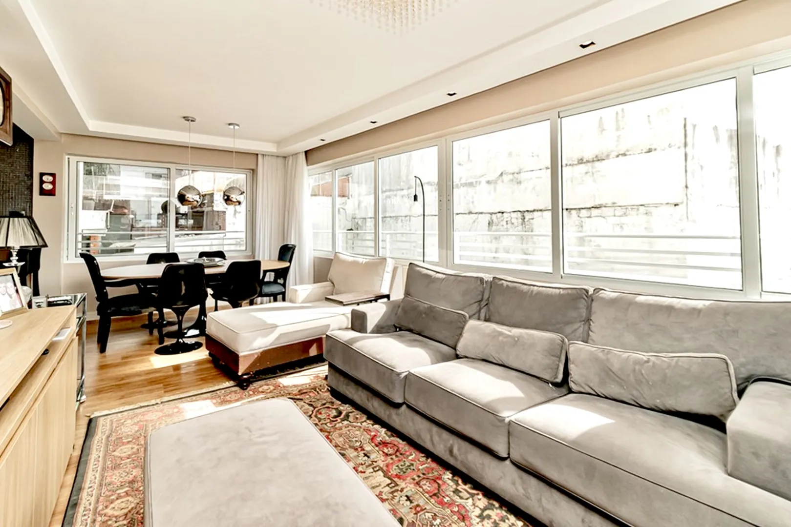 R$ 712.000 - EXCELENTE APARTAMENTO - 89M2 - 2 DORM - 2 SU&Iacute;TES - 2 VAGAS  Porto Alegre - 
