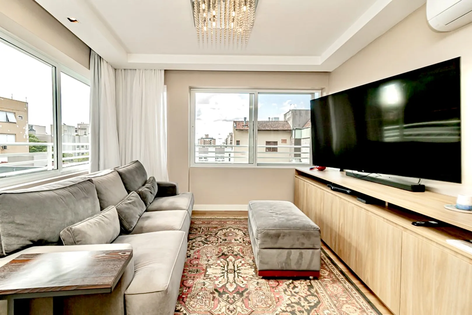 R$ 712.000 - EXCELENTE APARTAMENTO - 89M2 - 2 DORM - 2 SU&Iacute;TES - 2 VAGAS  Porto Alegre - 