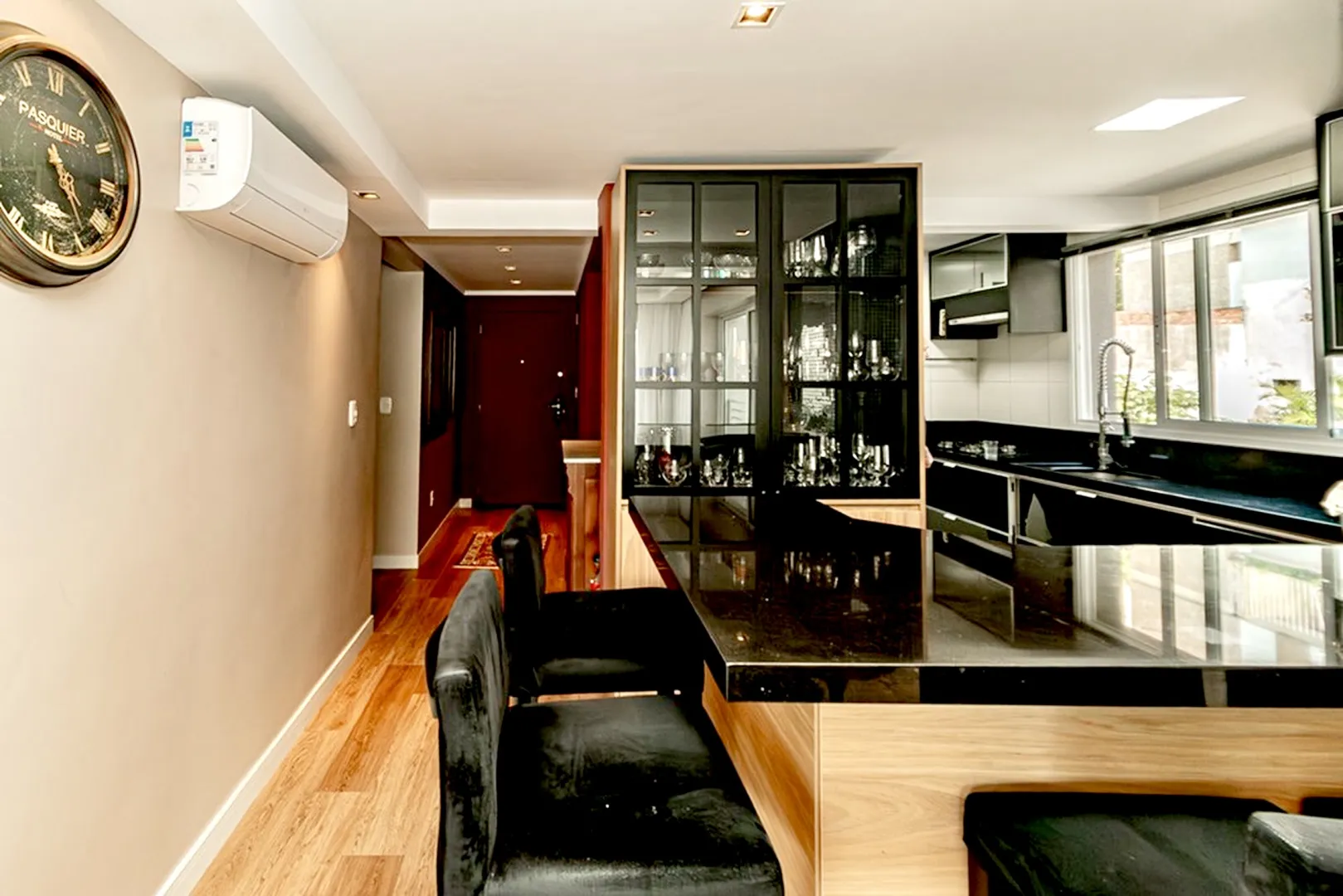 R$ 712.000 - EXCELENTE APARTAMENTO - 89M2 - 2 DORM - 2 SU&Iacute;TES - 2 VAGAS  Porto Alegre - 