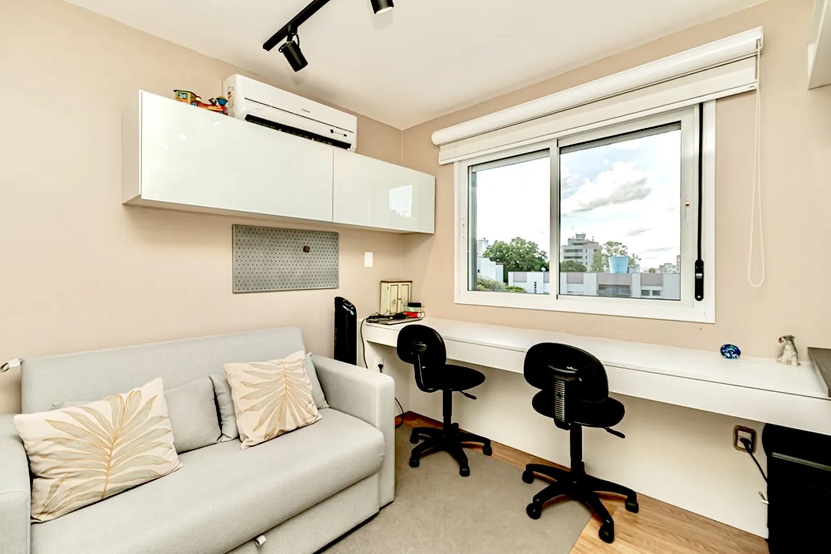 R$ 712.000 - EXCELENTE APARTAMENTO - 89M2 - 2 DORM - 2 SU&Iacute;TES - 2 VAGAS  Porto Alegre - 