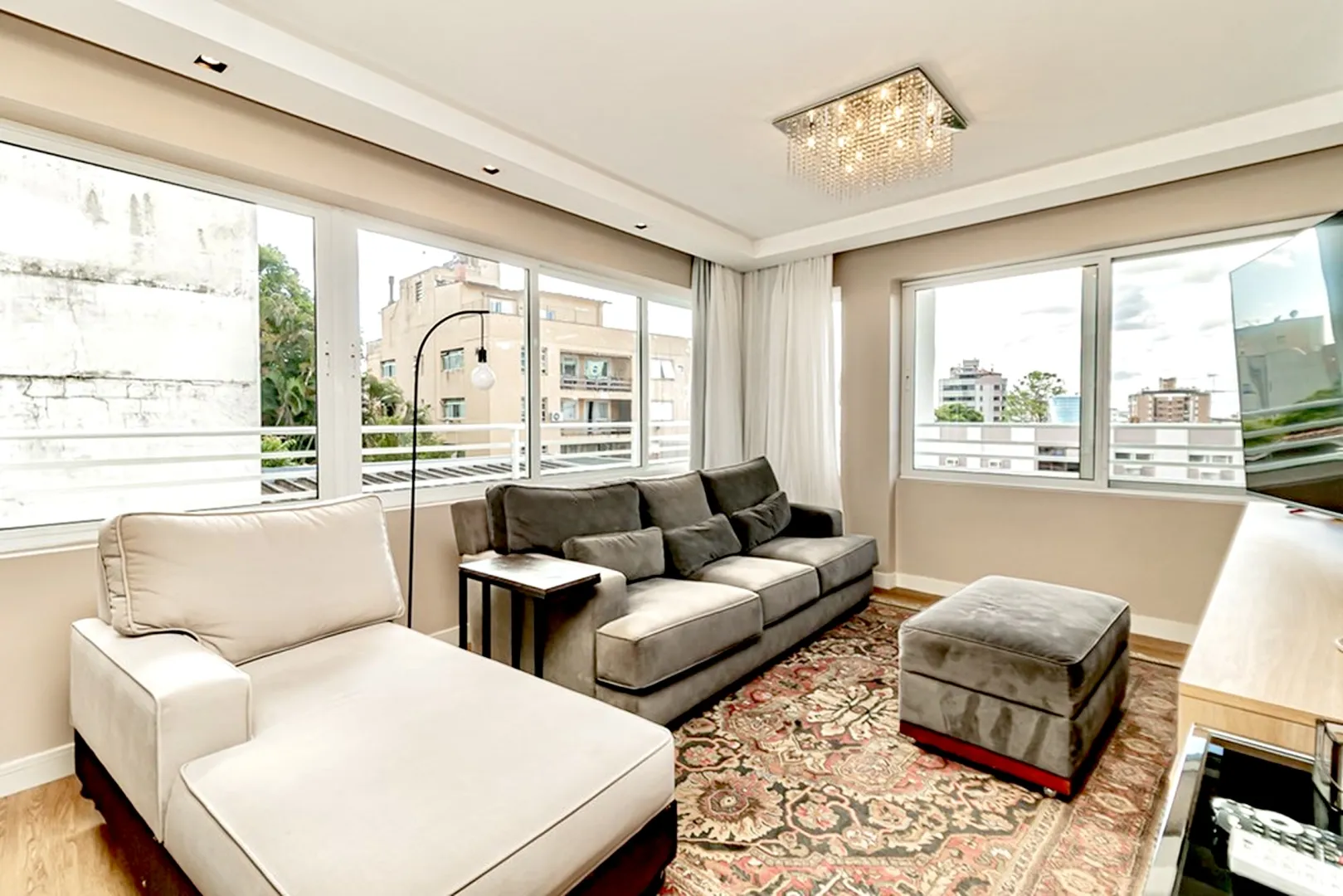 R$ 712.000 - EXCELENTE APARTAMENTO - 89M2 - 2 DORM - 2 SU&Iacute;TES - 2 VAGAS  Porto Alegre - 