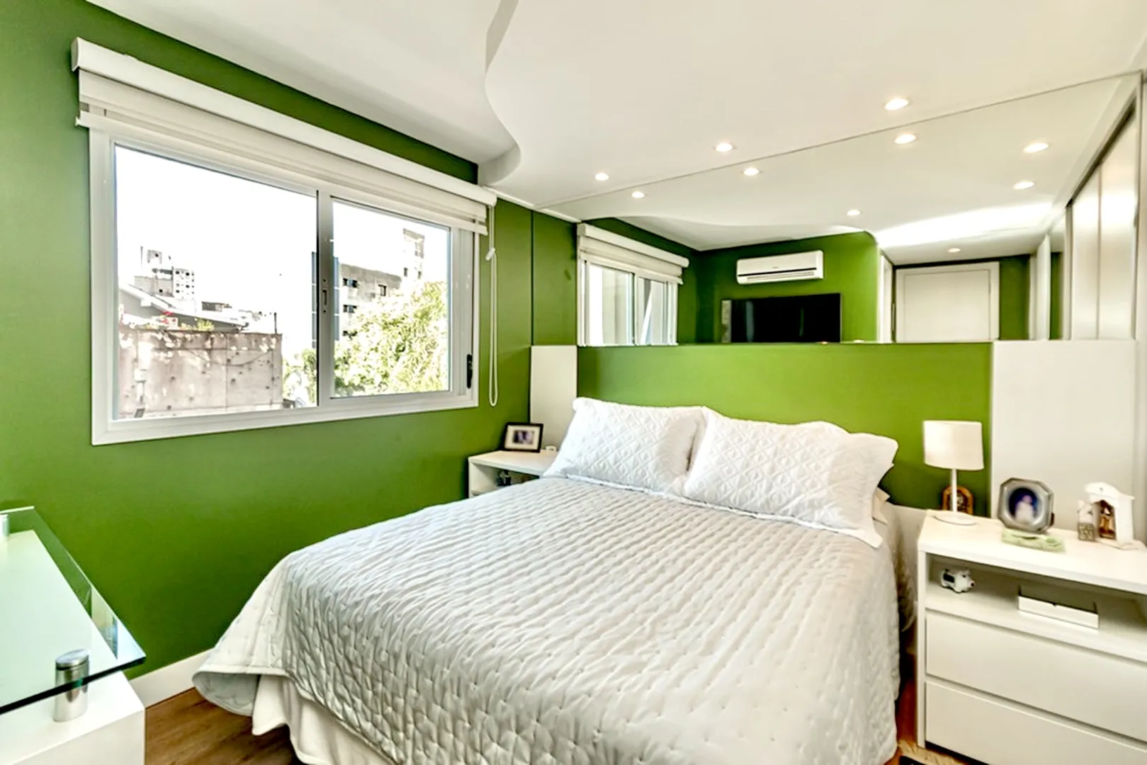 R$ 712.000 - EXCELENTE APARTAMENTO - 89M2 - 2 DORM - 2 SU&Iacute;TES - 2 VAGAS  Porto Alegre - 