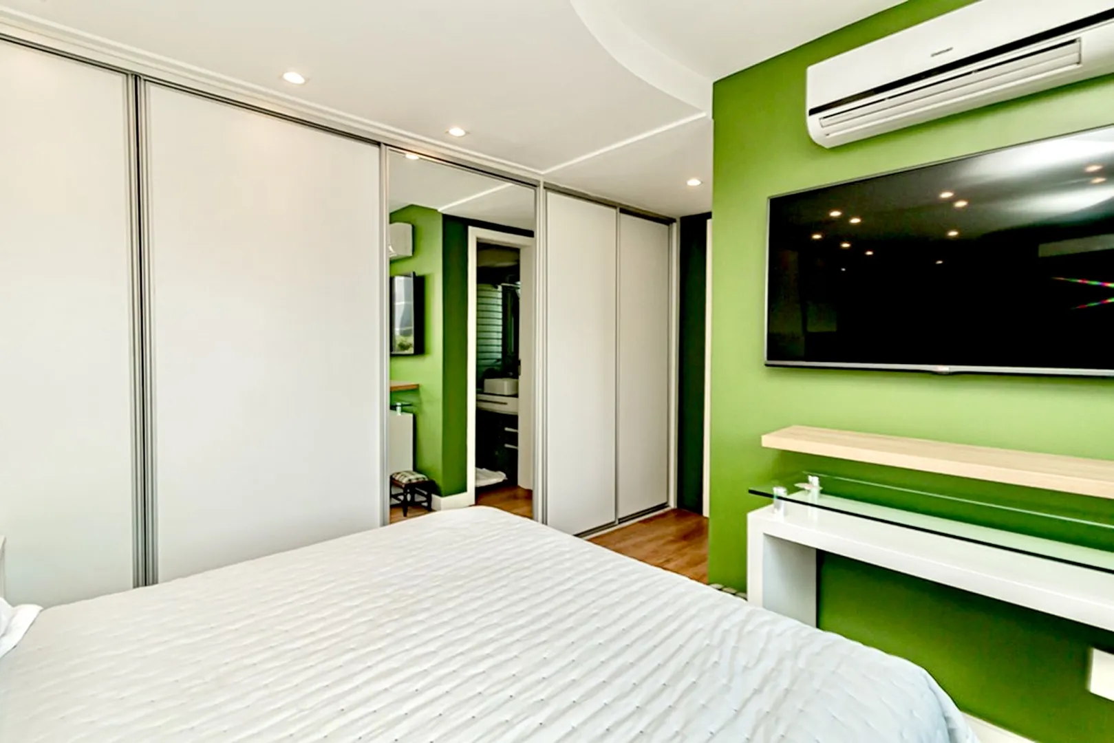 R$ 712.000 - EXCELENTE APARTAMENTO - 89M2 - 2 DORM - 2 SU&Iacute;TES - 2 VAGAS  Porto Alegre - 