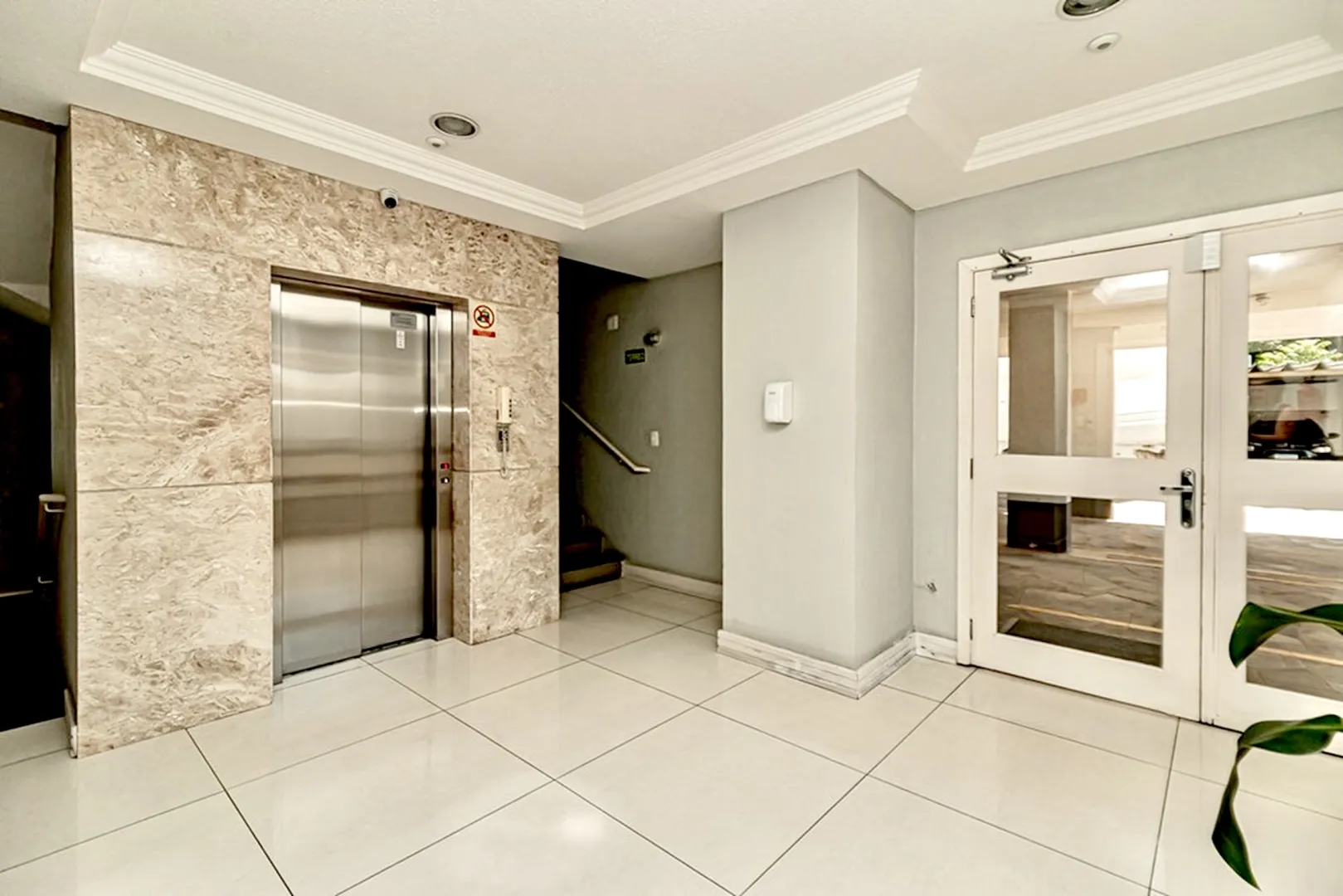 R$ 712.000 - EXCELENTE APARTAMENTO - 89M2 - 2 DORM - 2 SU&Iacute;TES - 2 VAGAS  Porto Alegre - 