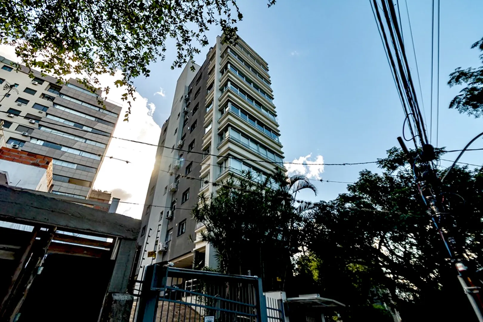 R$ 712.000 - EXCELENTE APARTAMENTO - 89M2 - 2 DORM - 2 SU&Iacute;TES - 2 VAGAS  Porto Alegre - 
