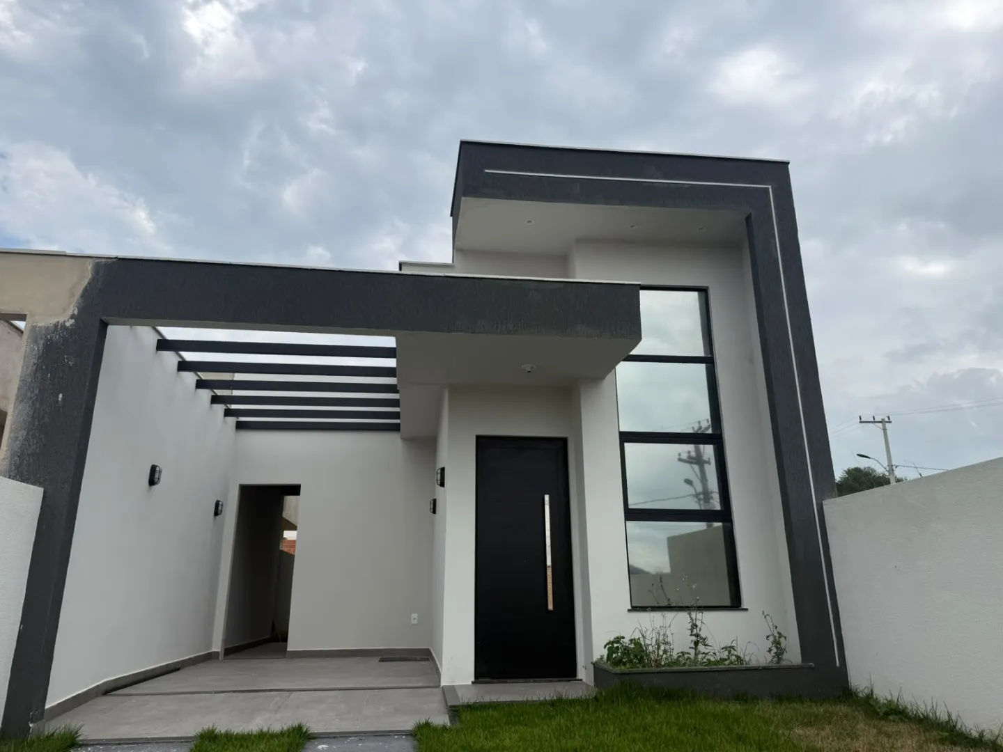 Casa nova de alto padrão com 2 quartos — R$ 370.000