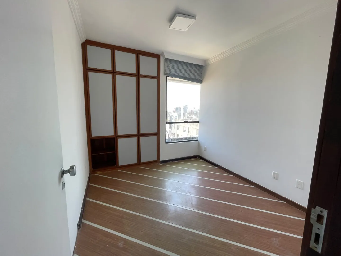 APARTAMENTO 3 QUARTOS SU&Iacute;TE ARM&Aacute;RIOS 2 GARAGENS LOCA&Ccedil;&Atilde;O JARDIM APIPEMA ONDINA Rua Desembargador Demétrio Tourinho Salvador - 