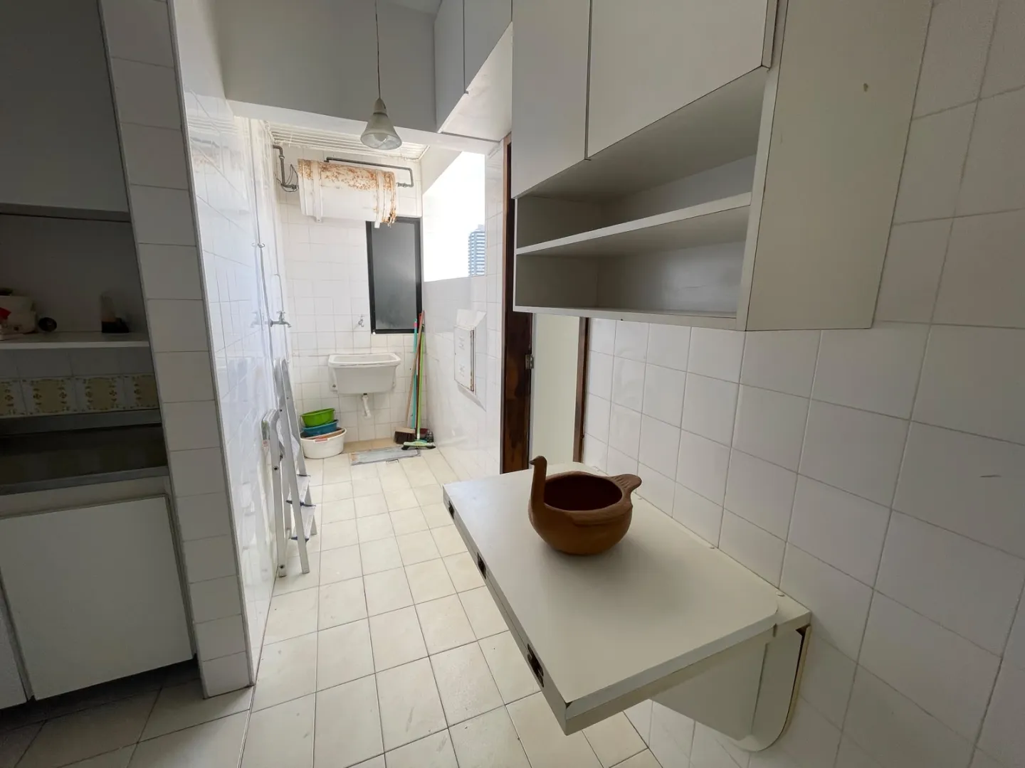 APARTAMENTO 3 QUARTOS SU&Iacute;TE ARM&Aacute;RIOS 2 GARAGENS LOCA&Ccedil;&Atilde;O JARDIM APIPEMA ONDINA Rua Desembargador Demétrio Tourinho Salvador - 