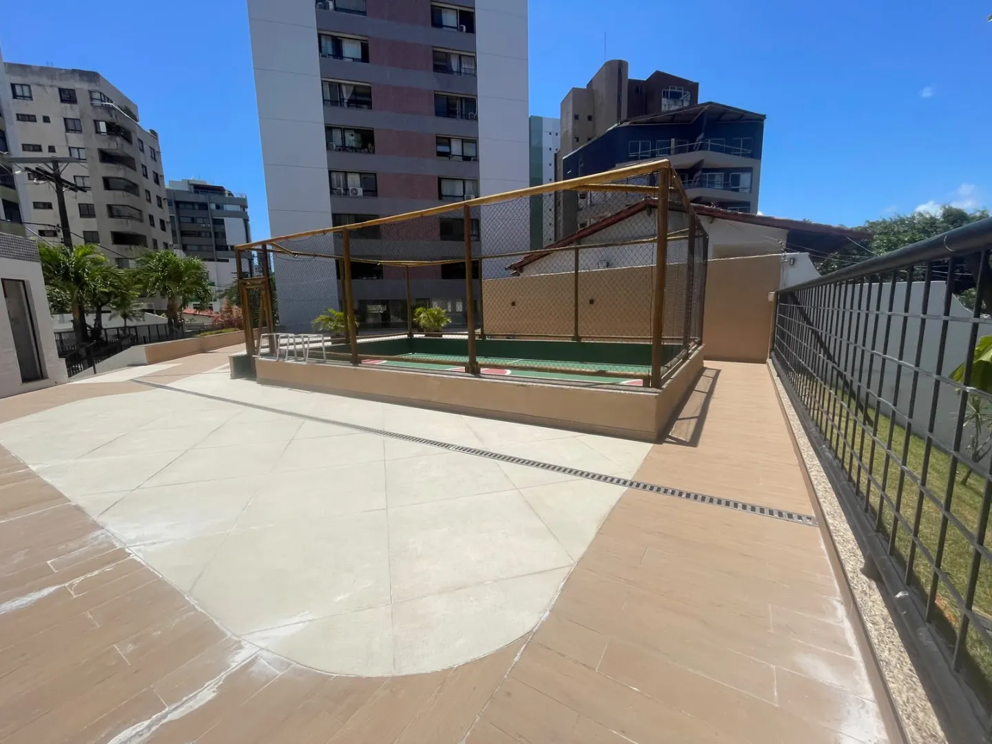 APARTAMENTO 3 QUARTOS SU&Iacute;TE ARM&Aacute;RIOS 2 GARAGENS LOCA&Ccedil;&Atilde;O JARDIM APIPEMA ONDINA Rua Desembargador Demétrio Tourinho Salvador - 