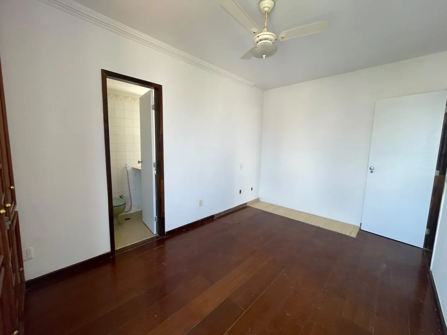 APARTAMENTO 3 QUARTOS SU&Iacute;TE ARM&Aacute;RIOS 2 GARAGENS LOCA&Ccedil;&Atilde;O JARDIM APIPEMA ONDINA Rua Desembargador Demétrio Tourinho Salvador - 