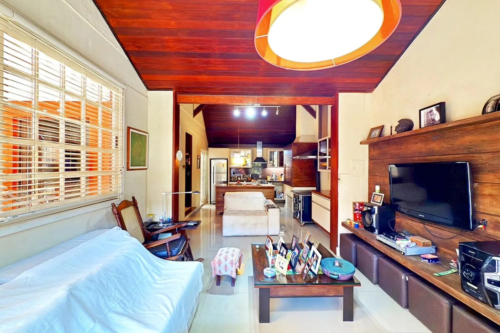 R$ 620.000 - BELA E ACONCHEGANTE - CASA EM CONDOM&Iacute;NIO - 176M2 - 3 DORM - SU&Iacute;TE - 2 VAGAS Rua Ladislau Neto Porto Alegre - 