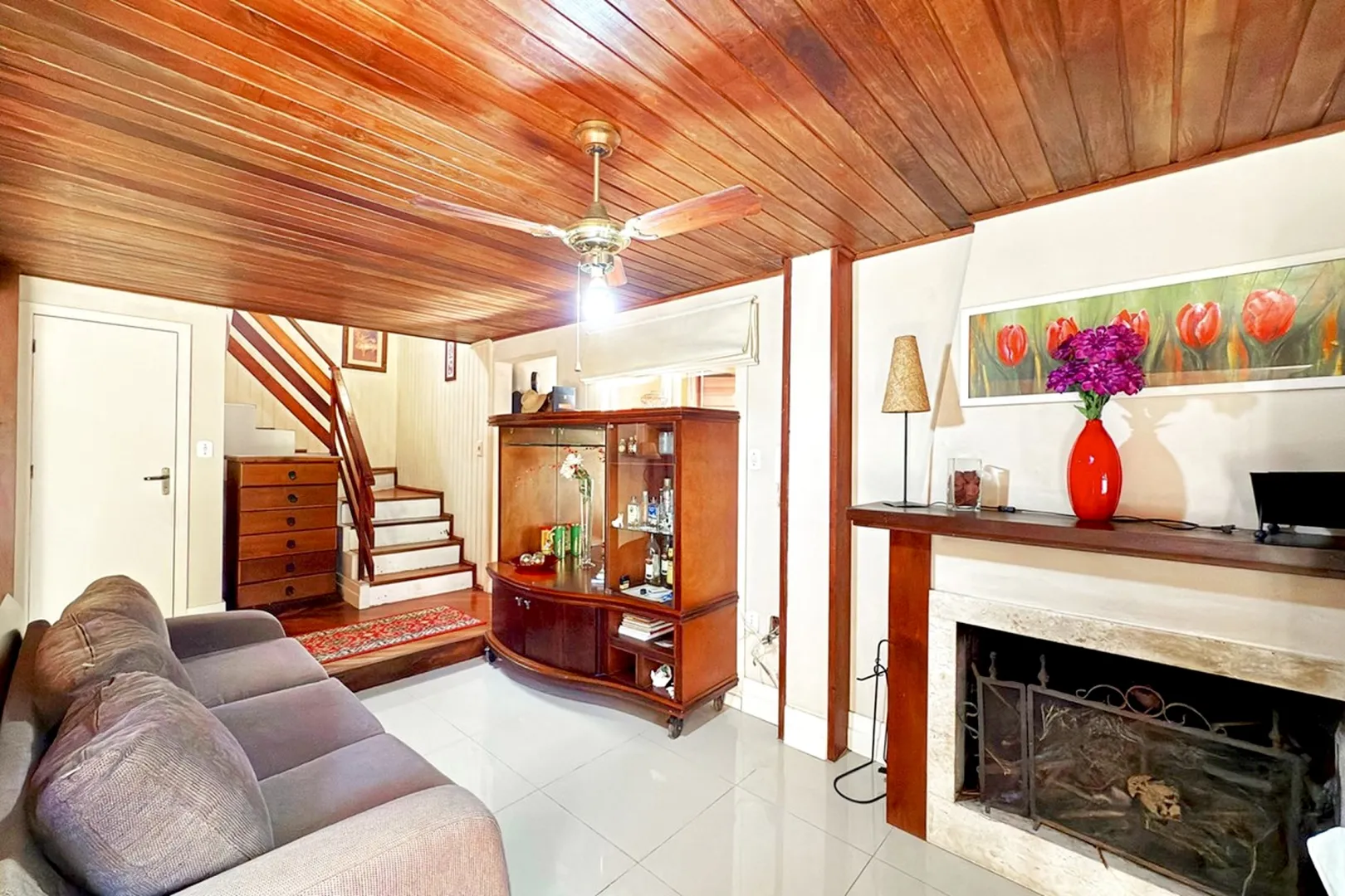 R$ 620.000 - BELA E ACONCHEGANTE - CASA EM CONDOM&Iacute;NIO - 176M2 - 3 DORM - SU&Iacute;TE - 2 VAGAS Rua Ladislau Neto Porto Alegre - 
