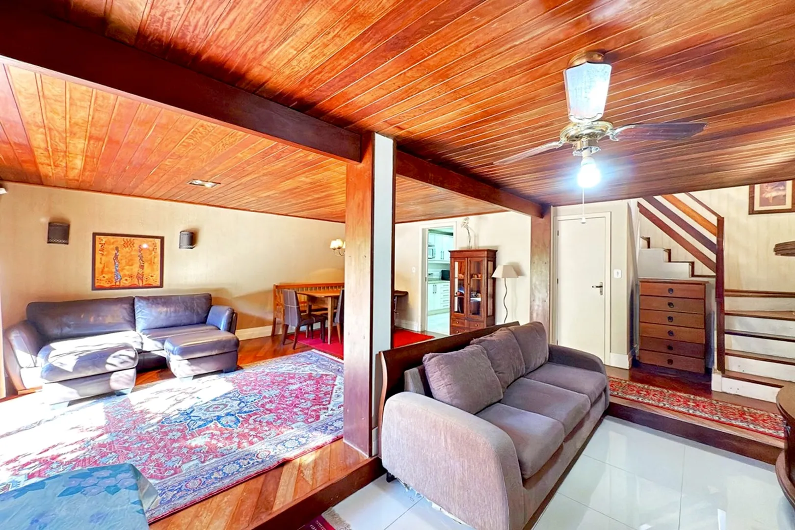 R$ 620.000 - BELA E ACONCHEGANTE - CASA EM CONDOM&Iacute;NIO - 176M2 - 3 DORM - SU&Iacute;TE - 2 VAGAS Rua Ladislau Neto Porto Alegre - 