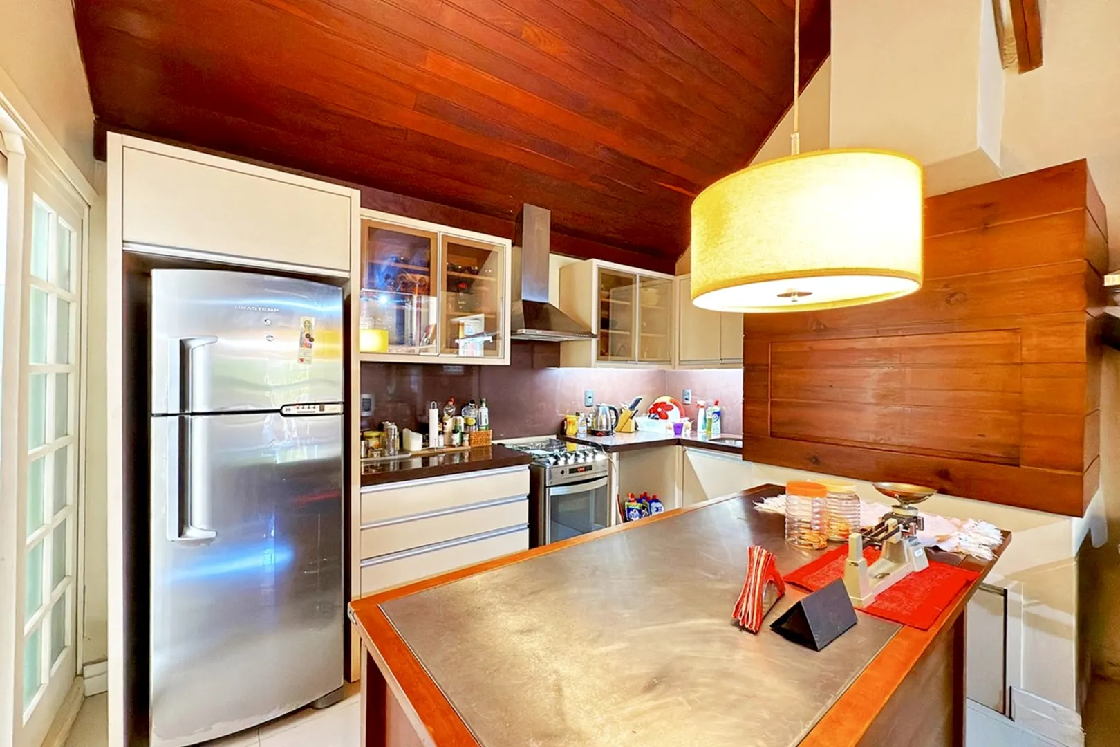 R$ 620.000 - BELA E ACONCHEGANTE - CASA EM CONDOM&Iacute;NIO - 176M2 - 3 DORM - SU&Iacute;TE - 2 VAGAS Rua Ladislau Neto Porto Alegre - 
