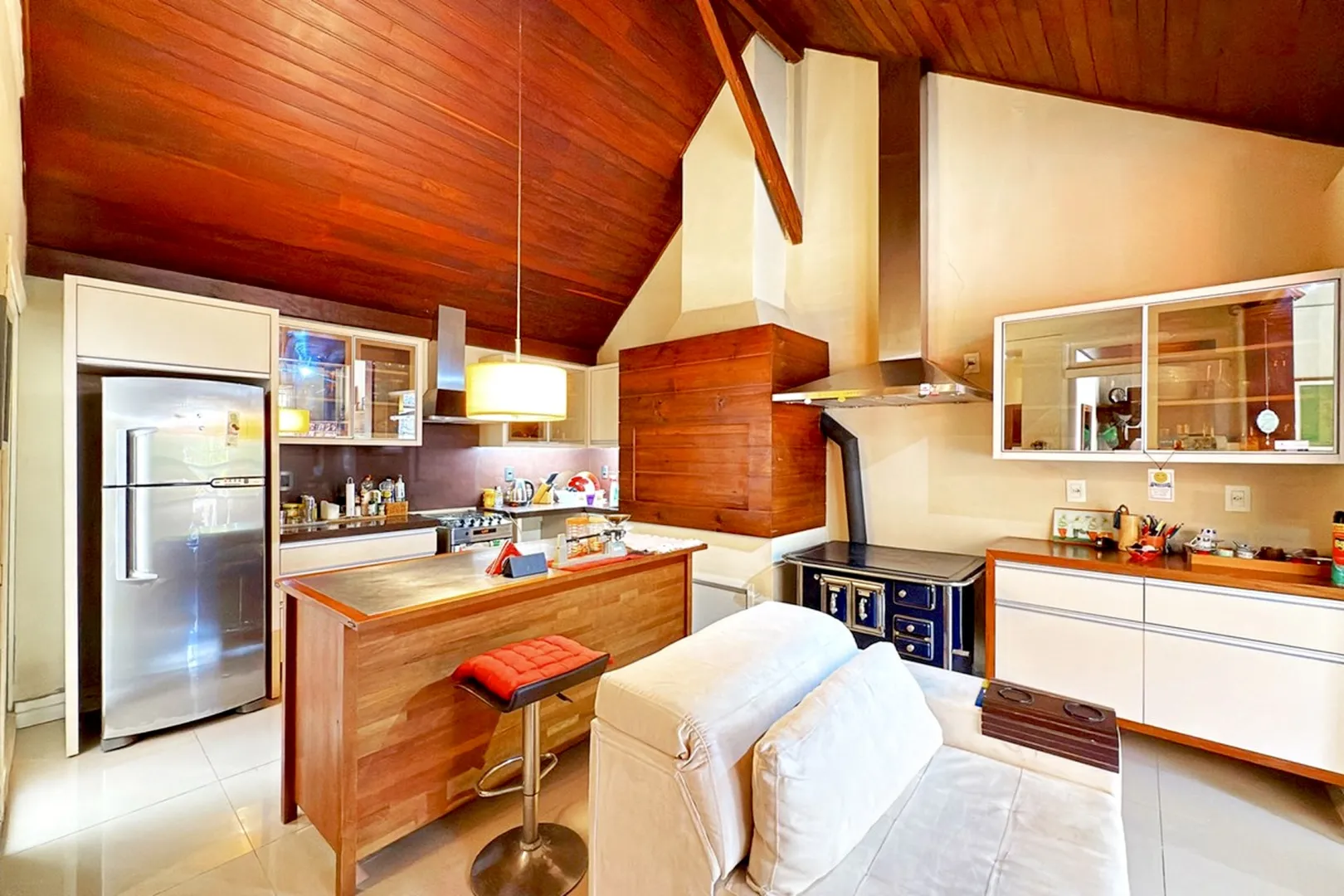 R$ 620.000 - BELA E ACONCHEGANTE - CASA EM CONDOM&Iacute;NIO - 176M2 - 3 DORM - SU&Iacute;TE - 2 VAGAS Rua Ladislau Neto Porto Alegre - 