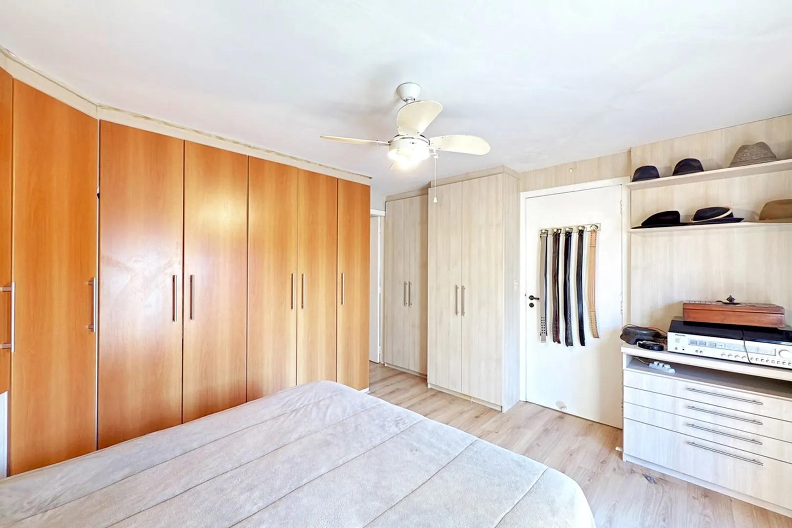 R$ 620.000 - BELA E ACONCHEGANTE - CASA EM CONDOM&Iacute;NIO - 176M2 - 3 DORM - SU&Iacute;TE - 2 VAGAS Rua Ladislau Neto Porto Alegre - 
