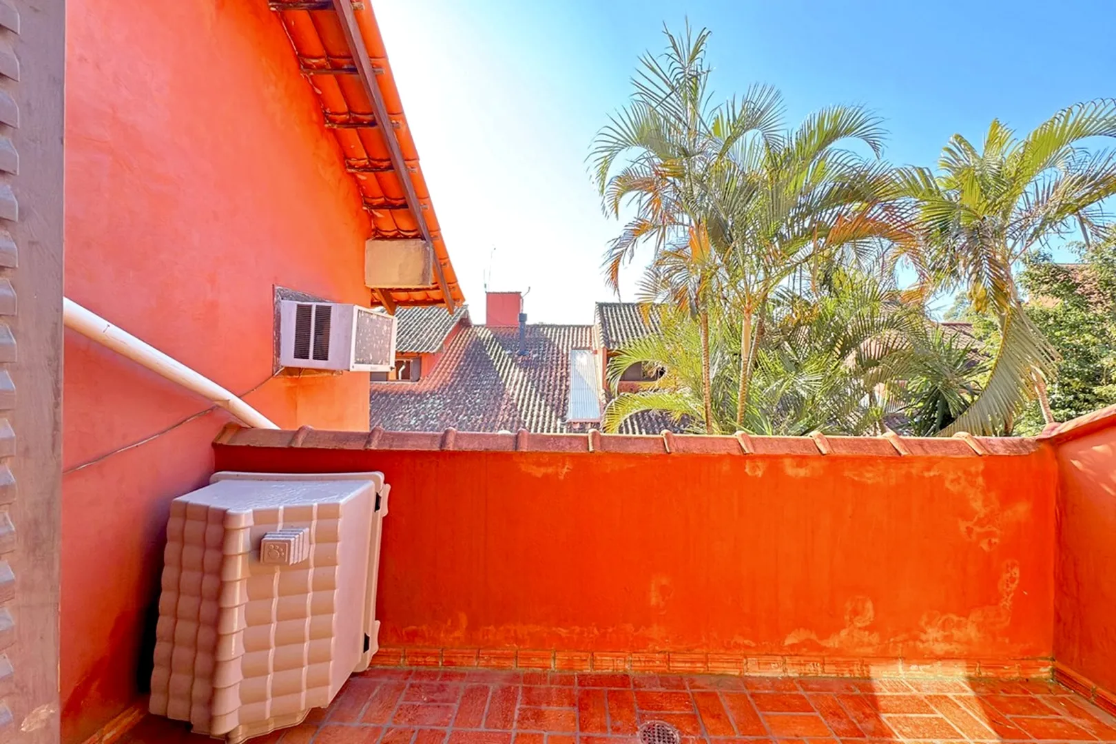 R$ 620.000 - BELA E ACONCHEGANTE - CASA EM CONDOM&Iacute;NIO - 176M2 - 3 DORM - SU&Iacute;TE - 2 VAGAS Rua Ladislau Neto Porto Alegre - 