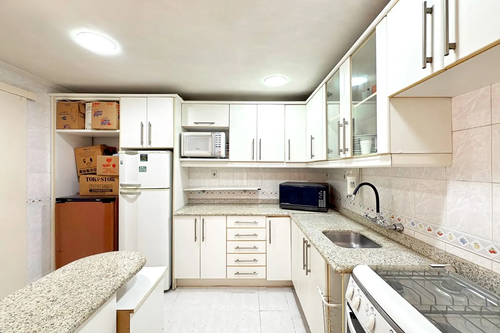 R$ 620.000 - BELA E ACONCHEGANTE - CASA EM CONDOM&Iacute;NIO - 176M2 - 3 DORM - SU&Iacute;TE - 2 VAGAS Rua Ladislau Neto Porto Alegre - 