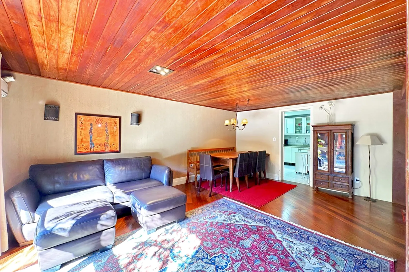 R$ 620.000 - BELA E ACONCHEGANTE - CASA EM CONDOM&Iacute;NIO - 176M2 - 3 DORM - SU&Iacute;TE - 2 VAGAS Rua Ladislau Neto Porto Alegre - 