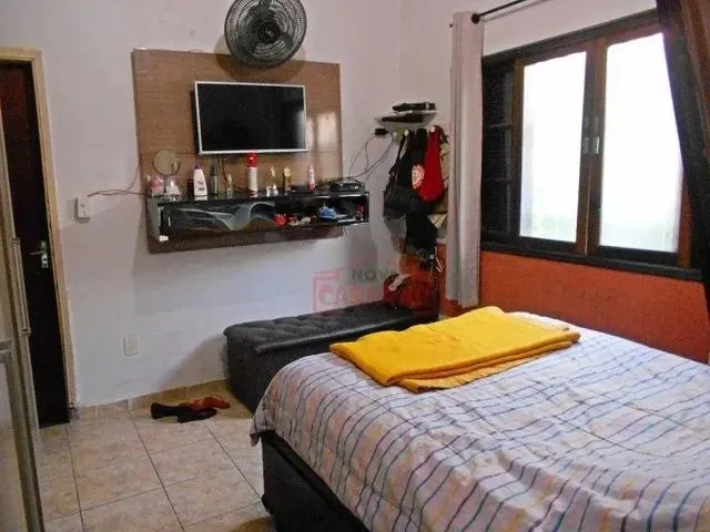 CASA COM 5 DORMIT&Oacute;RIOS, ED&Iacute;CULA E 4 VAGAS &ndash; AVIA&Ccedil;&Atilde;O &ndash; PRAIA GRANDE/SP Avenida Carlos Martiniano de Andrade Praia Grande - 