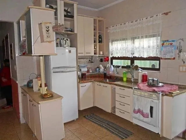 CASA COM 5 DORMIT&Oacute;RIOS, ED&Iacute;CULA E 4 VAGAS &ndash; AVIA&Ccedil;&Atilde;O &ndash; PRAIA GRANDE/SP Avenida Carlos Martiniano de Andrade Praia Grande - 