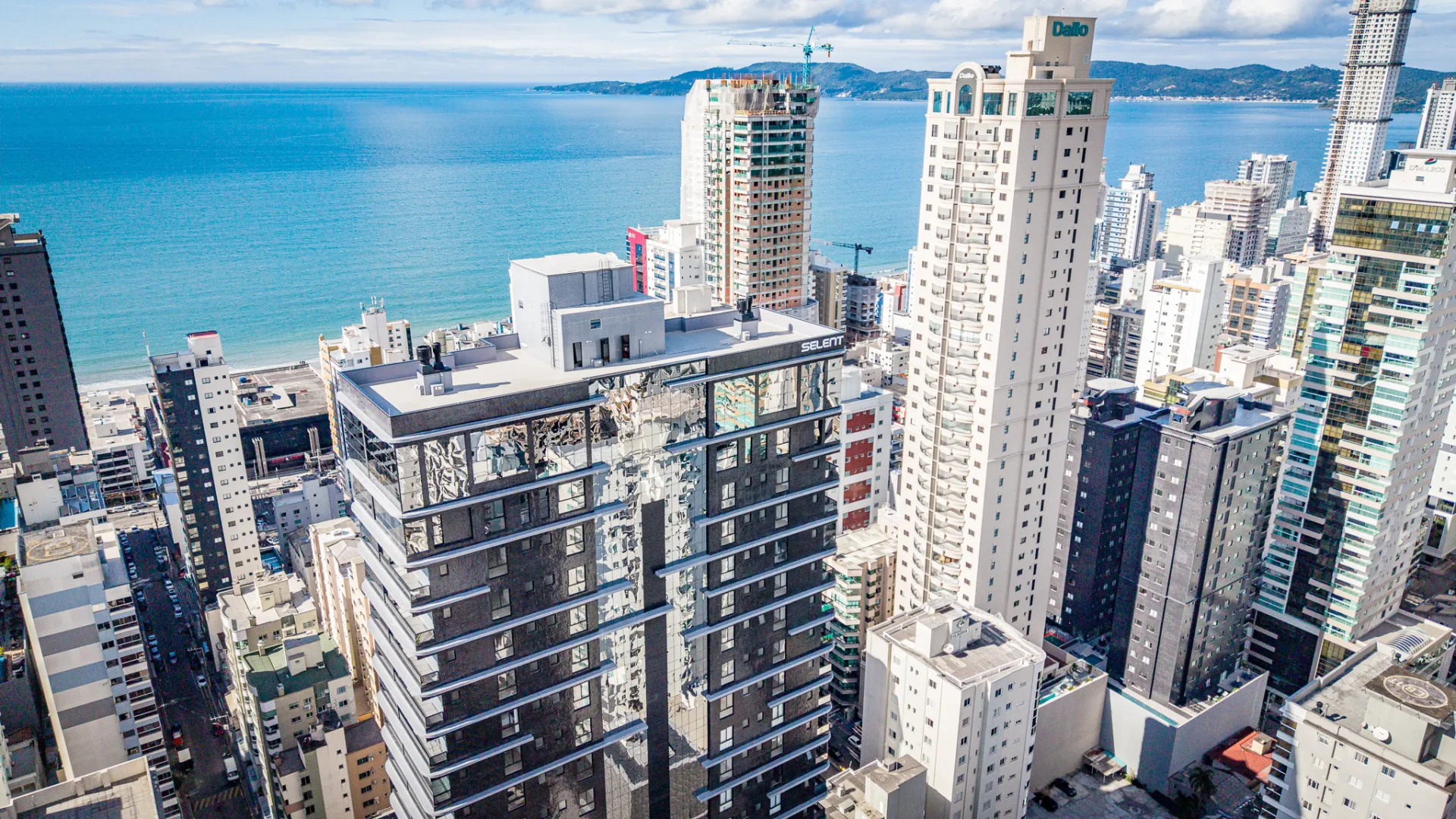 Residencial Dummond | Apartamento com 4 Su&iacute;tes, 3 Vagas e 206 m&sup2; em Meia Praia, Itapema 2° avenida Itapema - 