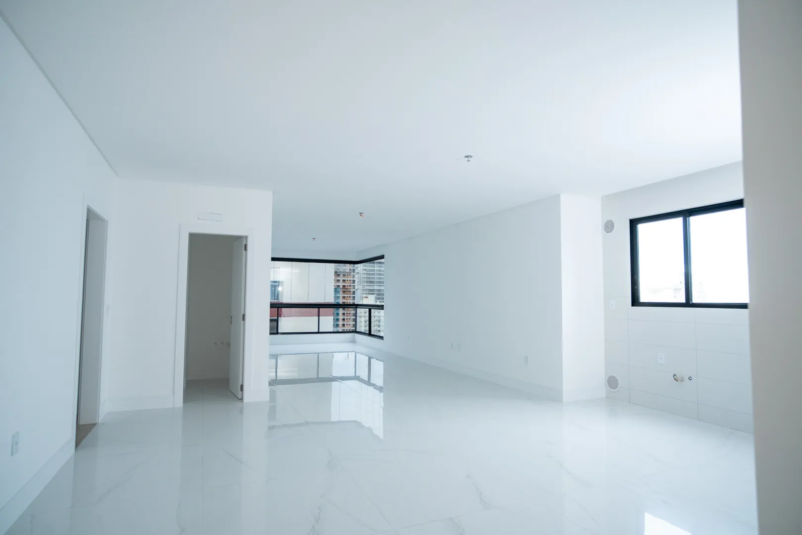 Residencial Dummond | Apartamento com 4 Su&iacute;tes, 3 Vagas e 206 m&sup2; em Meia Praia, Itapema 2° avenida Itapema - 