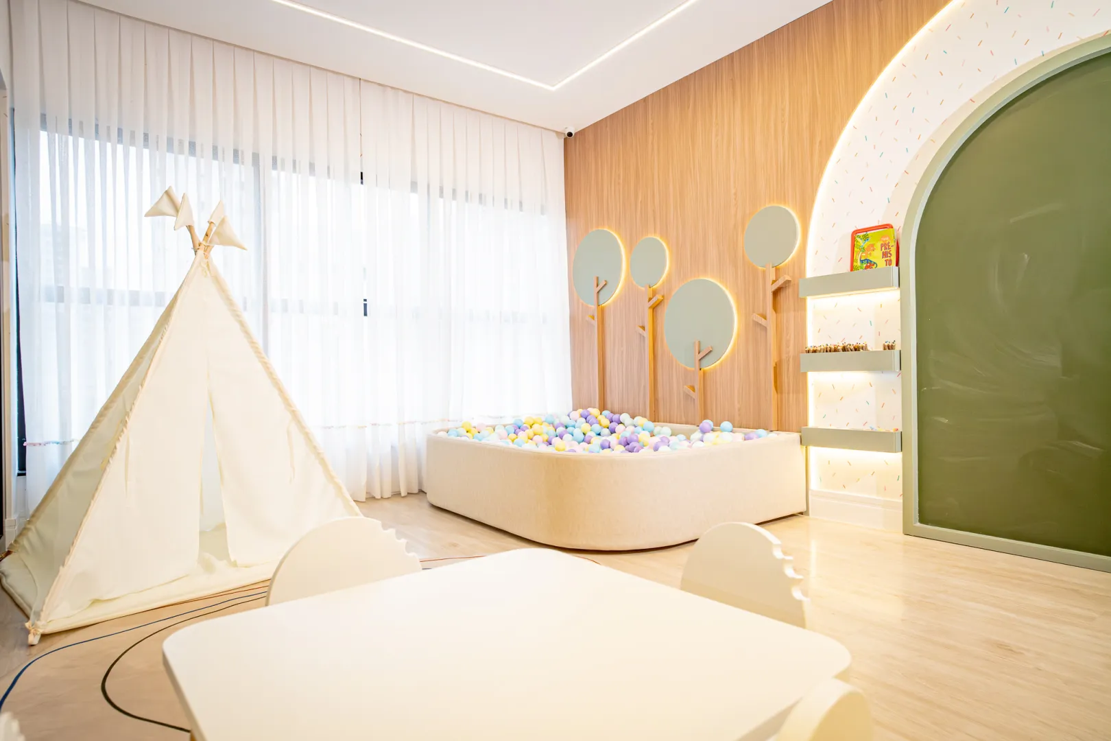 Residencial Dummond | Apartamento com 4 Su&iacute;tes, 3 Vagas e 206 m&sup2; em Meia Praia, Itapema 2° avenida Itapema - 