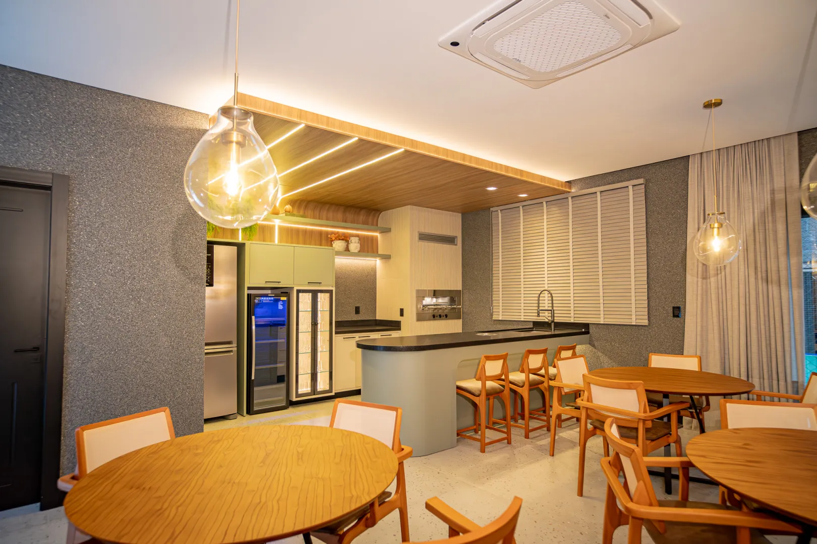 Residencial Dummond | Apartamento com 4 Su&iacute;tes, 3 Vagas e 206 m&sup2; em Meia Praia, Itapema 2° avenida Itapema - 