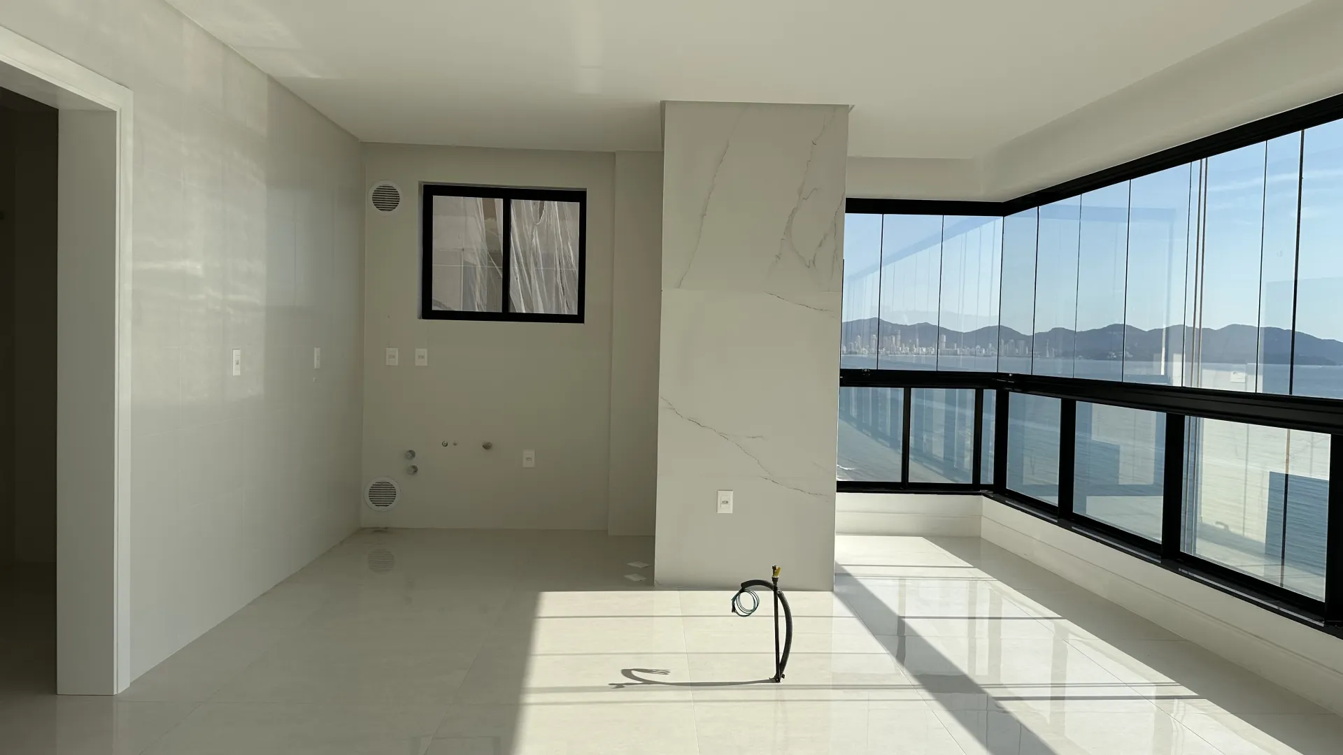 Residencial Torri di Mare | Cobertura, 4 Su&iacute;tes, 3 Vagas e Vista Panor&acirc;mica em Porto Belo Avenida Senador Atílio Fontana Porto Belo - 