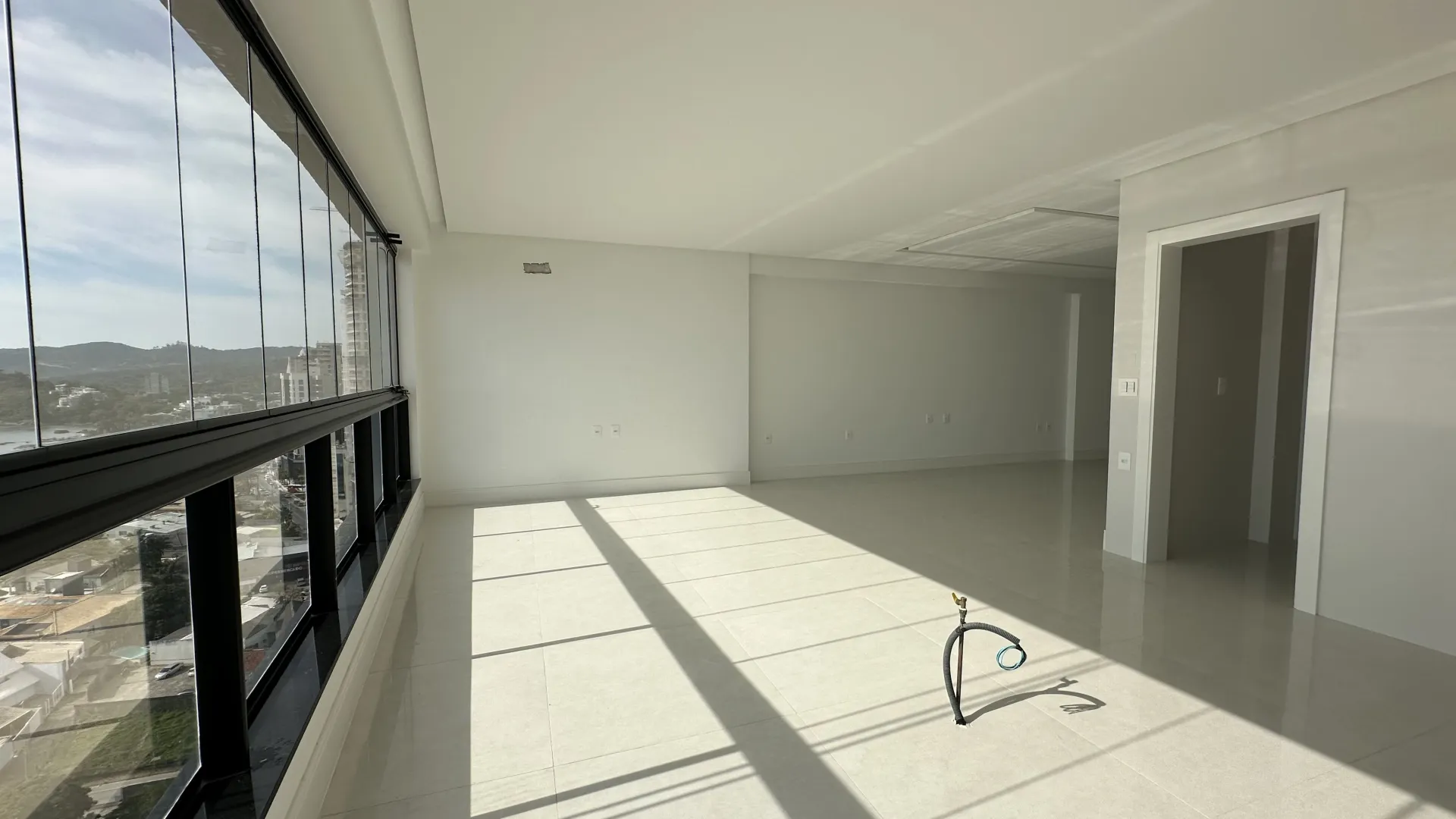 Residencial Torri di Mare | Cobertura, 4 Su&iacute;tes, 3 Vagas e Vista Panor&acirc;mica em Porto Belo Avenida Senador Atílio Fontana Porto Belo - 
