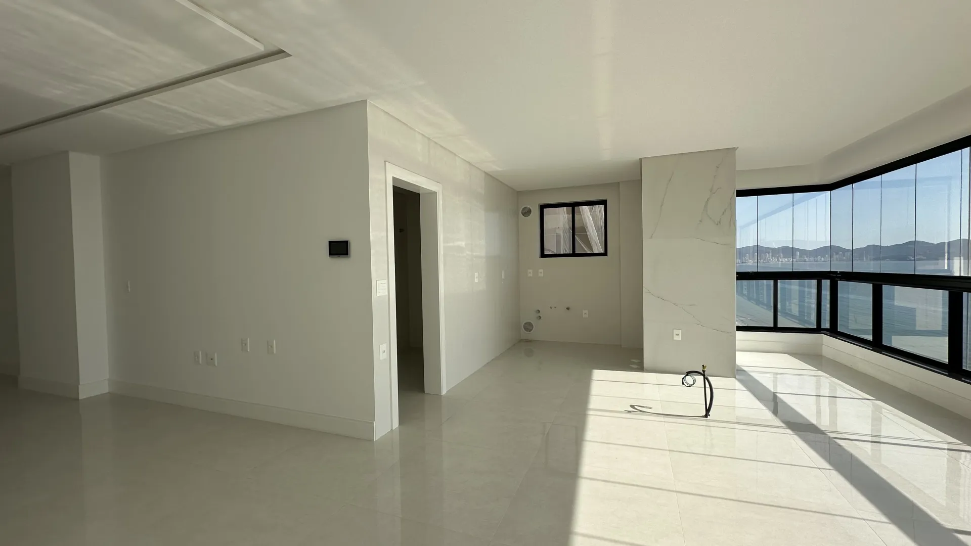 Residencial Torri di Mare | Cobertura, 4 Su&iacute;tes, 3 Vagas e Vista Panor&acirc;mica em Porto Belo Avenida Senador Atílio Fontana Porto Belo - 