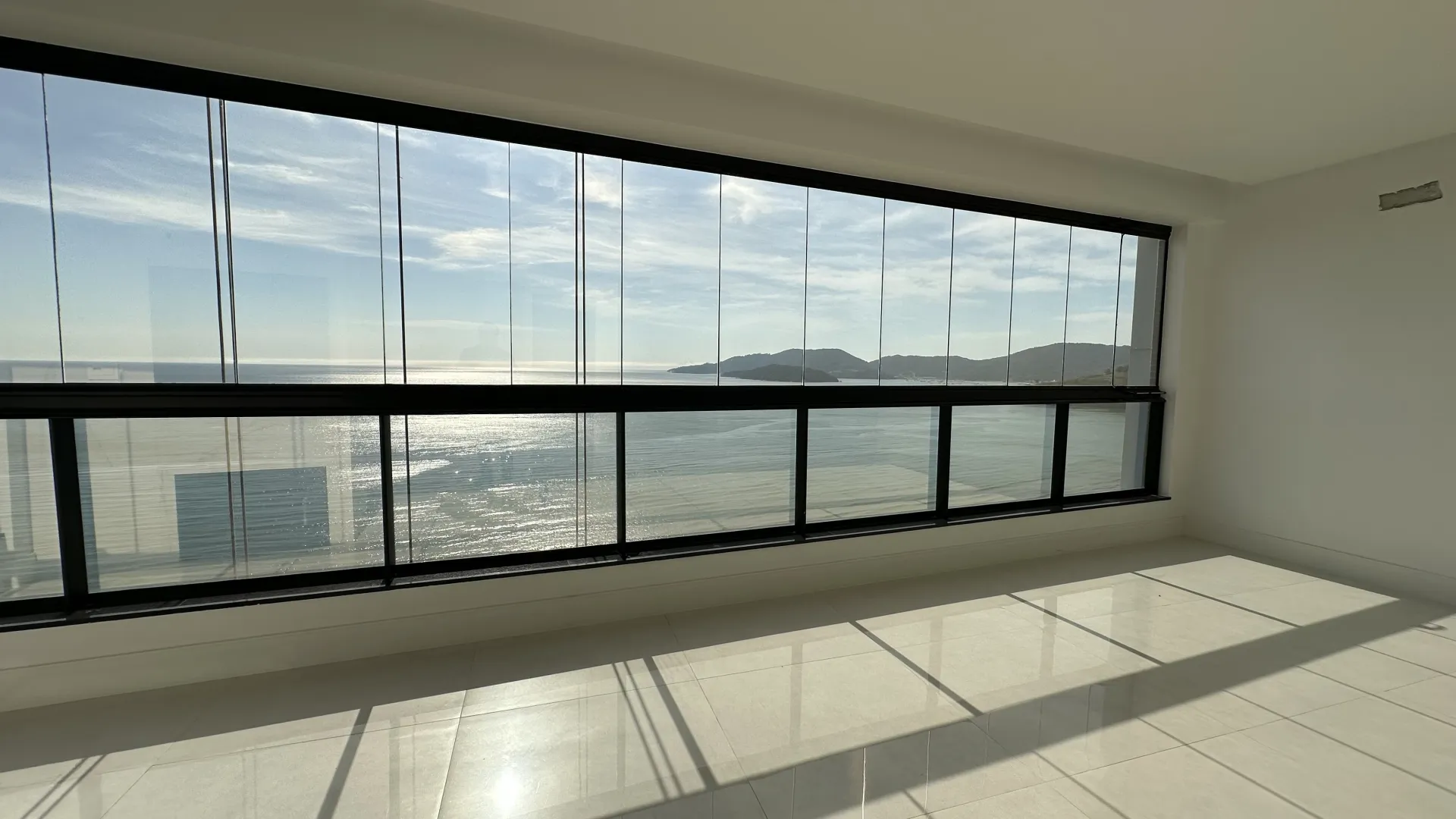 Residencial Torri di Mare | Cobertura, 4 Su&iacute;tes, 3 Vagas e Vista Panor&acirc;mica em Porto Belo Avenida Senador Atílio Fontana Porto Belo - 