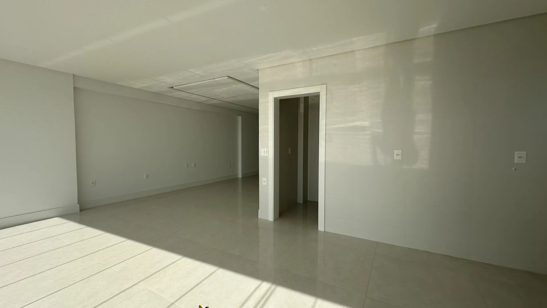 Residencial Torri di Mare | Cobertura, 4 Su&iacute;tes, 3 Vagas e Vista Panor&acirc;mica em Porto Belo Avenida Senador Atílio Fontana Porto Belo - 