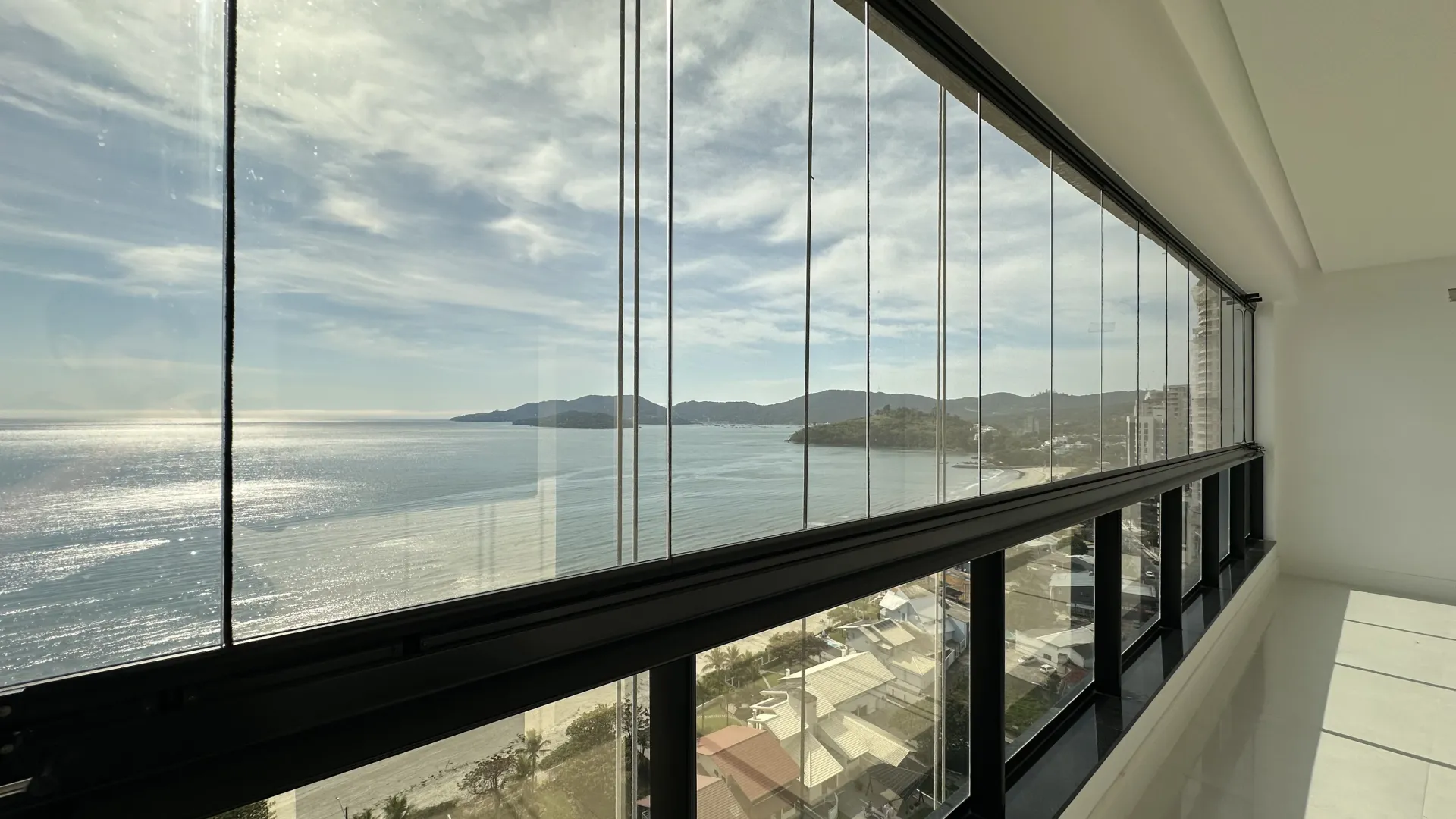 Residencial Torri di Mare | Cobertura, 4 Su&iacute;tes, 3 Vagas e Vista Panor&acirc;mica em Porto Belo Avenida Senador Atílio Fontana Porto Belo - 
