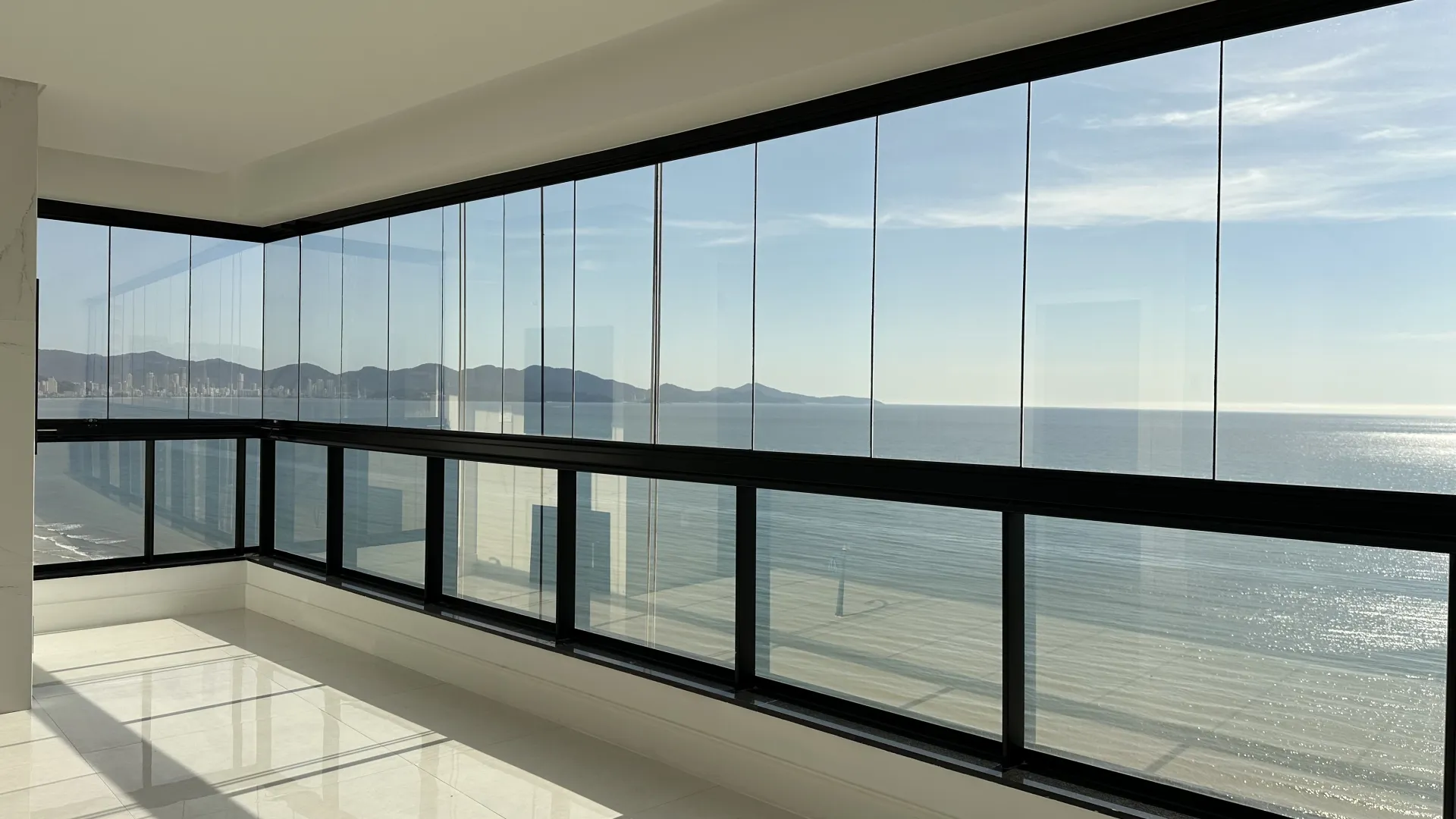 Residencial Torri di Mare | Cobertura, 4 Su&iacute;tes, 3 Vagas e Vista Panor&acirc;mica em Porto Belo Avenida Senador Atílio Fontana Porto Belo - 