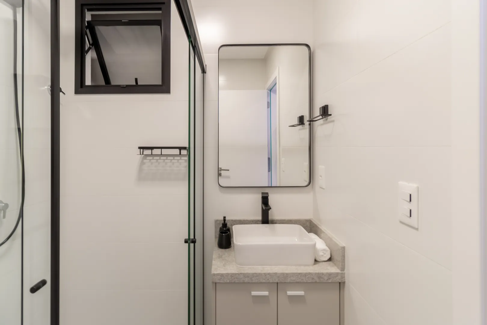 Manhattan Flats &mdash; 2 Studios Mobiliados com Vista Mar | Flat 1307, Centro, Itapema Rua 123-B Itapema - 