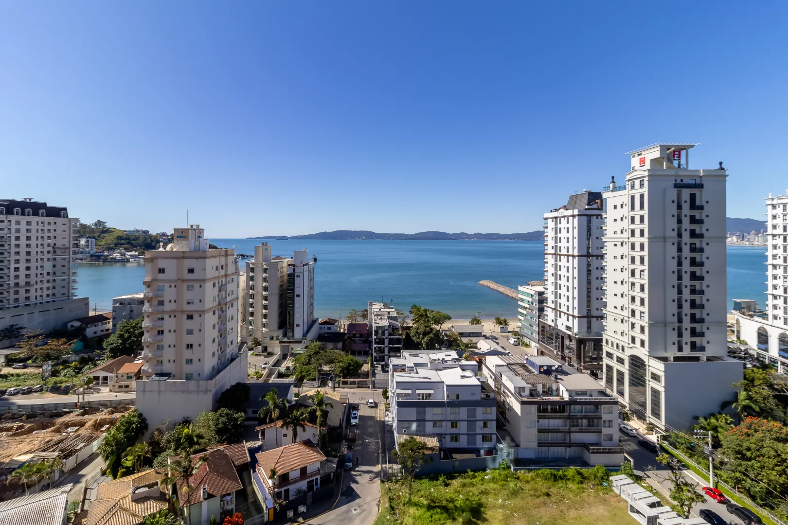 Manhattan Flats &mdash; 2 Studios Mobiliados com Vista Mar | Flat 1307, Centro, Itapema Rua 123-B Itapema - 
