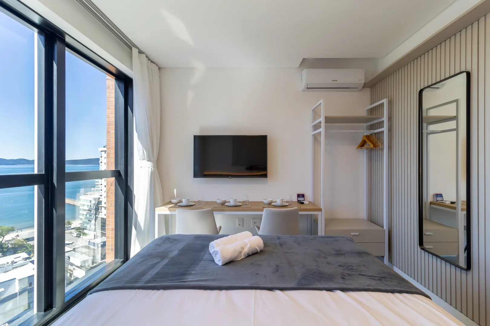 Manhattan Flats &mdash; 2 Studios Mobiliados com Vista Mar | Flat 1307, Centro, Itapema Rua 123-B Itapema - 