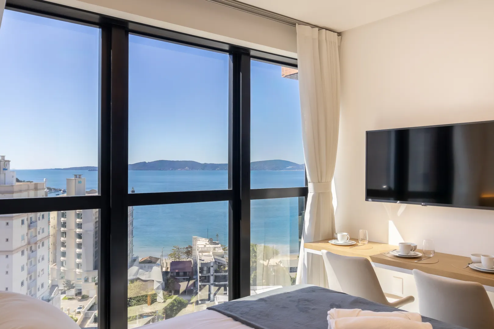 Manhattan Flats &mdash; 2 Studios Mobiliados com Vista Mar | Flat 1307, Centro, Itapema Rua 123-B Itapema - 