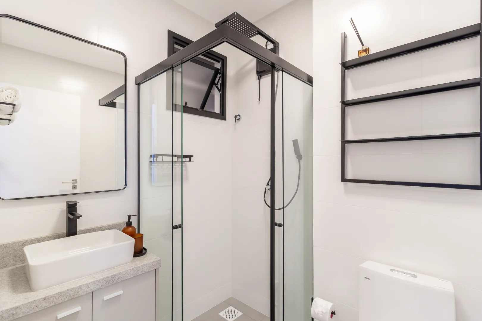 Manhattan Flats &mdash; 2 Studios Mobiliados com Vista Mar | Flat 1307, Centro, Itapema Rua 123-B Itapema - 