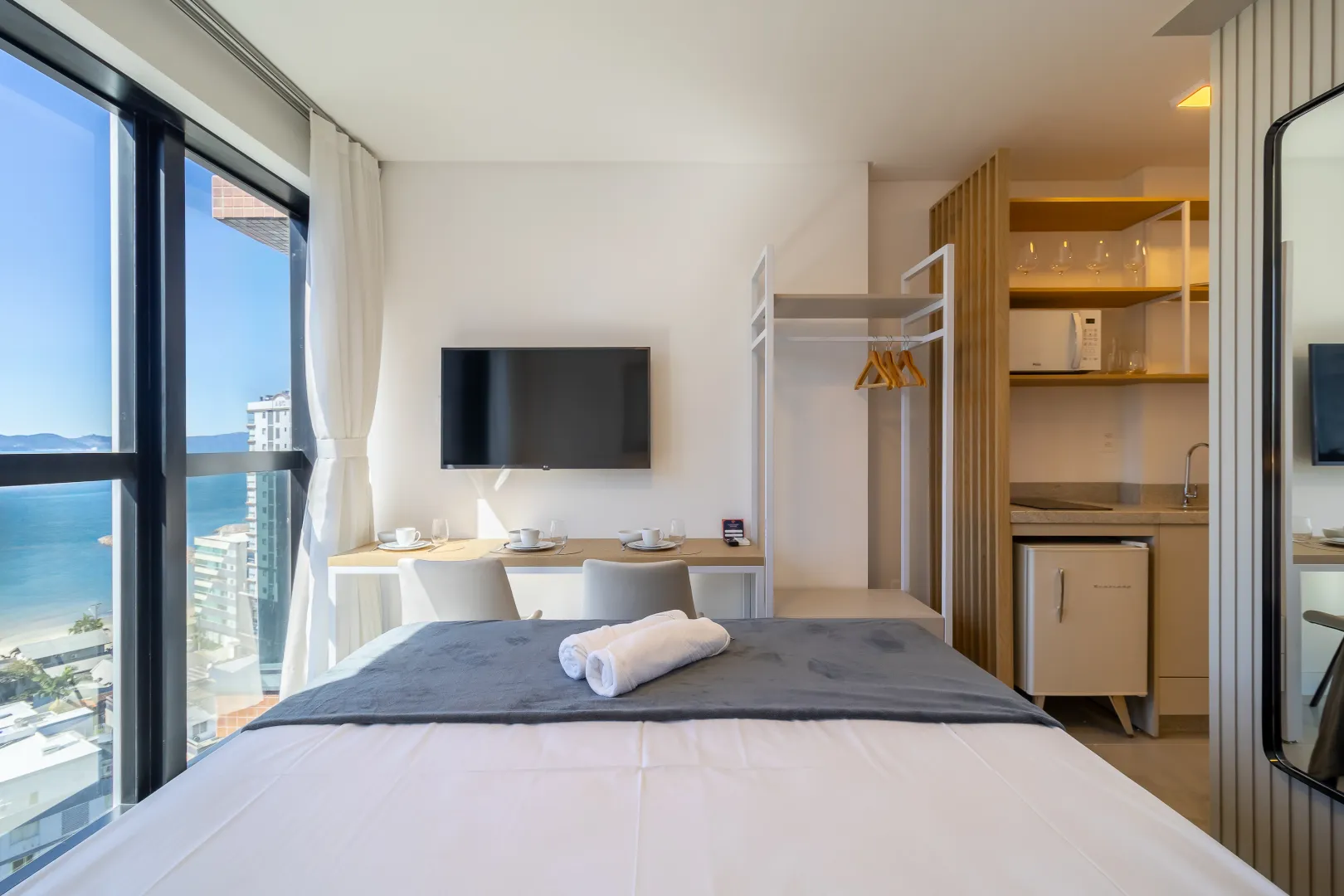 Manhattan Flats &mdash; 2 Studios Mobiliados com Vista Mar | Flat 1307, Centro, Itapema Rua 123-B Itapema - 
