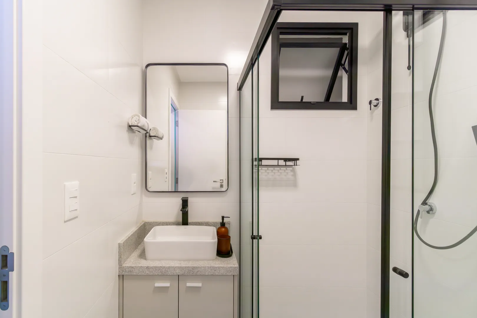 Manhattan Flats &mdash; 2 Studios Mobiliados com Vista Mar | Flat 1307, Centro, Itapema Rua 123-B Itapema - 