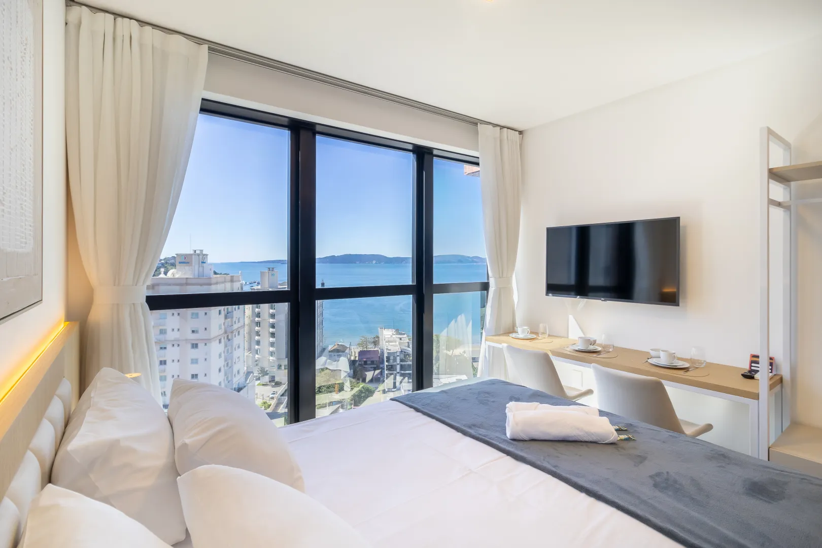 Manhattan Flats &mdash; 2 Studios Mobiliados com Vista Mar | Flat 1307, Centro, Itapema Rua 123-B Itapema - 