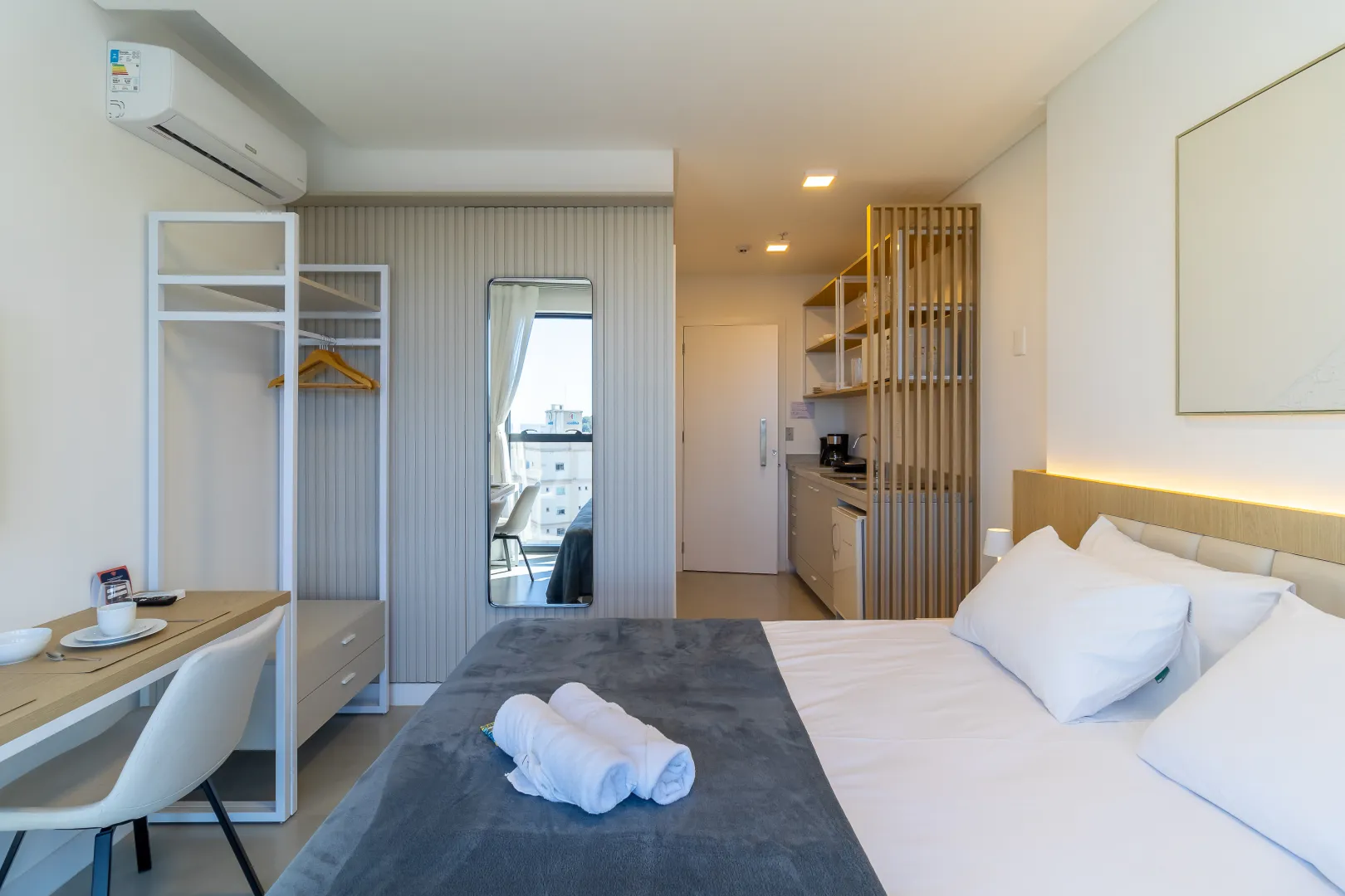 Manhattan Flats &mdash; 2 Studios Mobiliados com Vista Mar | Flat 1307, Centro, Itapema Rua 123-B Itapema - 