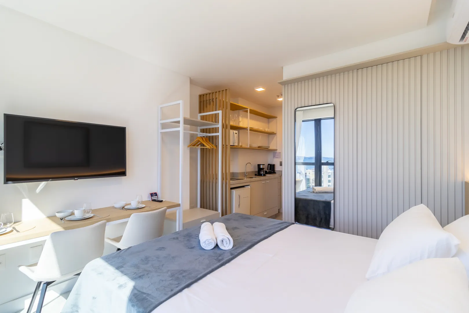 Manhattan Flats &mdash; 2 Studios Mobiliados com Vista Mar | Flat 1307, Centro, Itapema Rua 123-B Itapema - 
