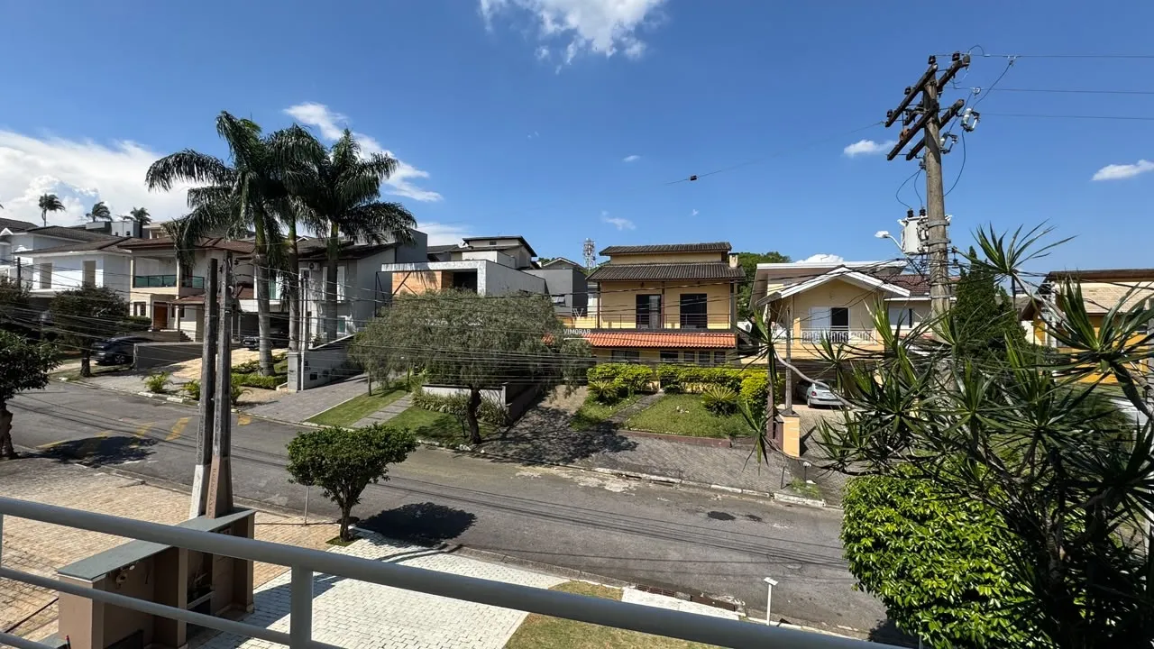 Sobrado 4 su&iacute;tes + 4 vagas de garagem  Arujá - 