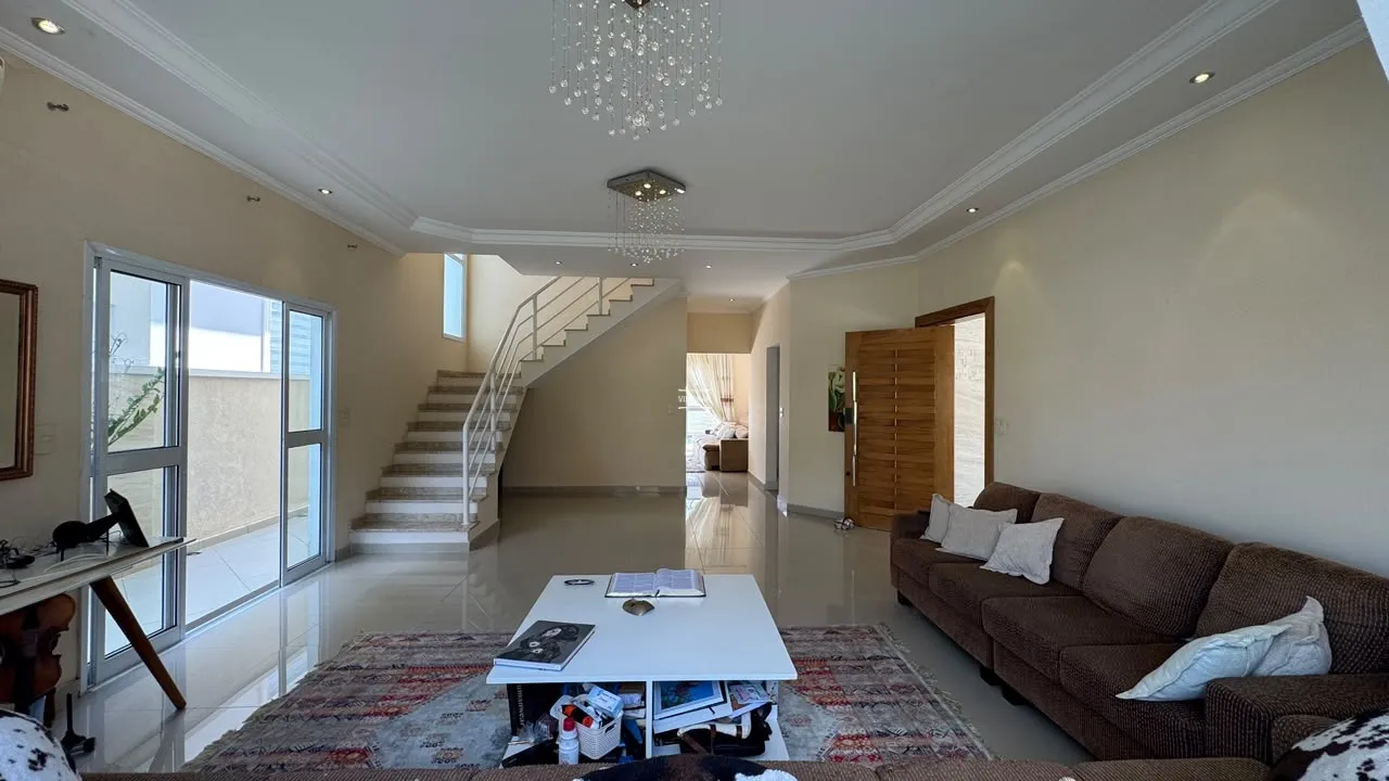 Sobrado 4 su&iacute;tes + 4 vagas de garagem  Arujá - 