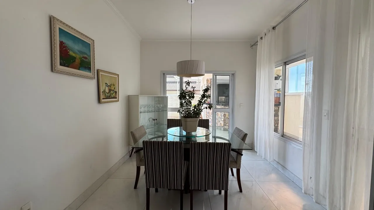 Sobrado 4 su&iacute;tes + 4 vagas de garagem  Arujá - 
